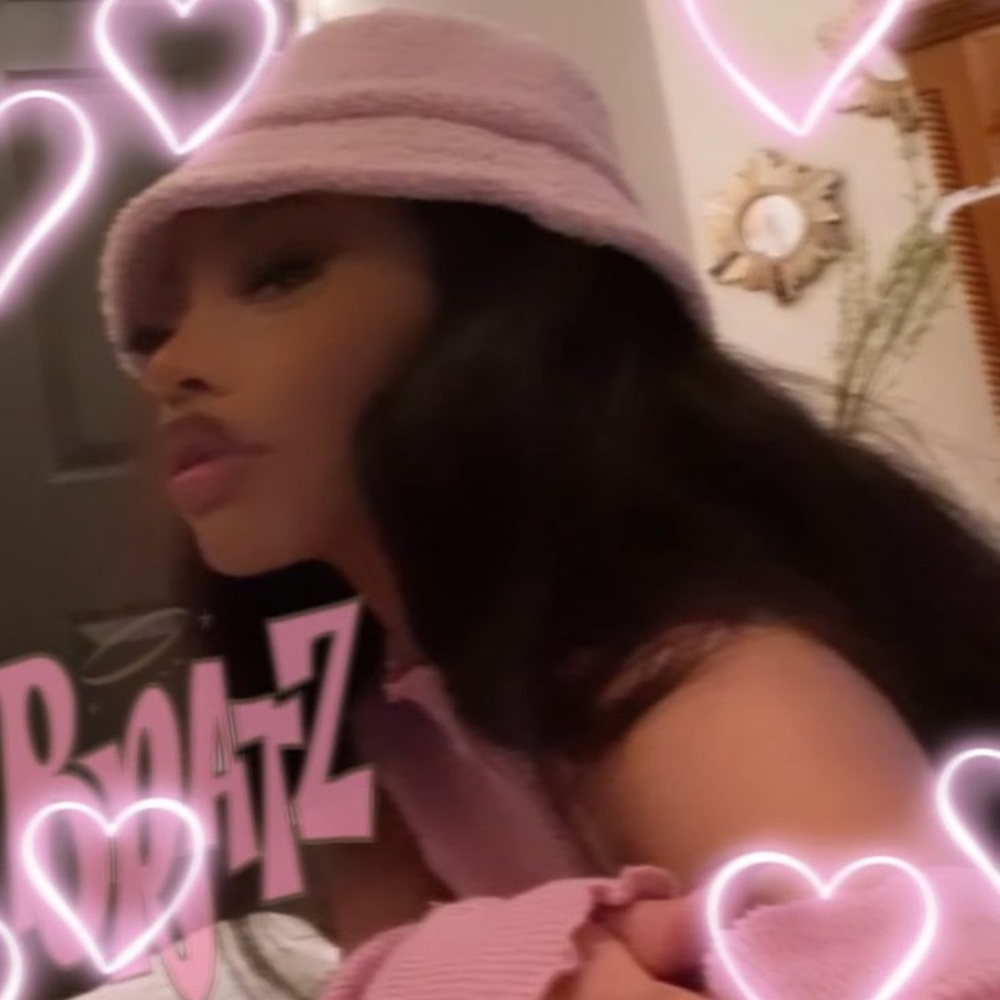 Meet your Posher, Nia